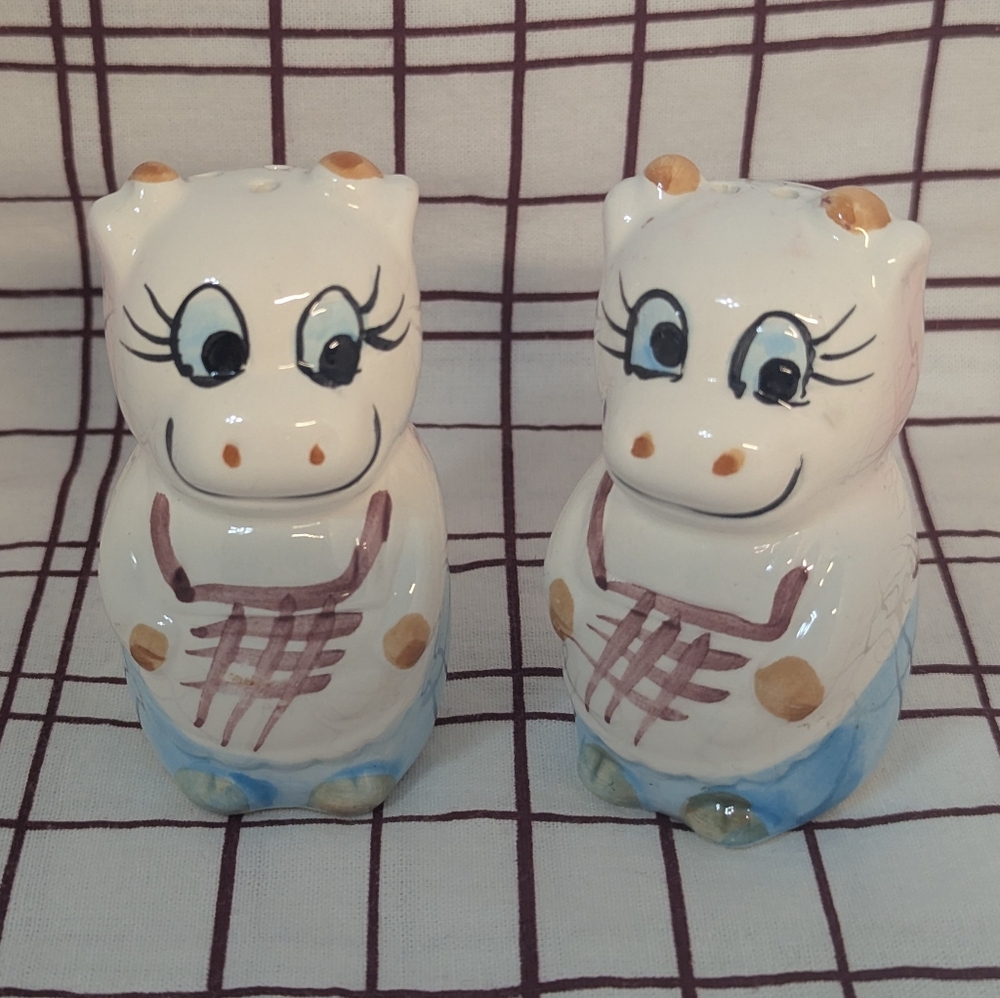 Anthropomorphic Vintage Apron Cow Salt And Pepper Shakers Ceramic Approx. 3.5"